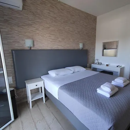 Hotel Tina 2*