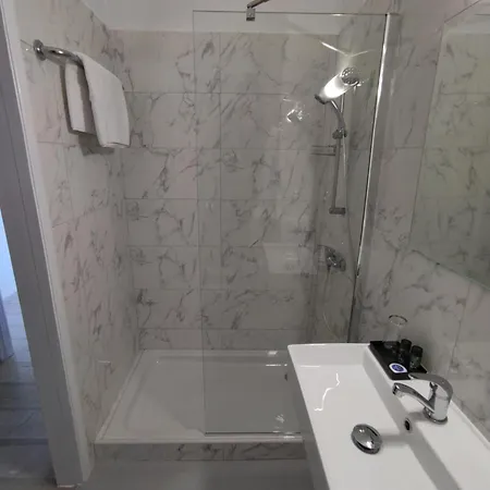 Hotel Tina 2*