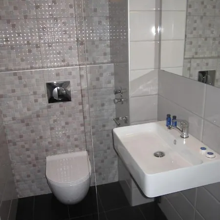 Tina Hotel 2*