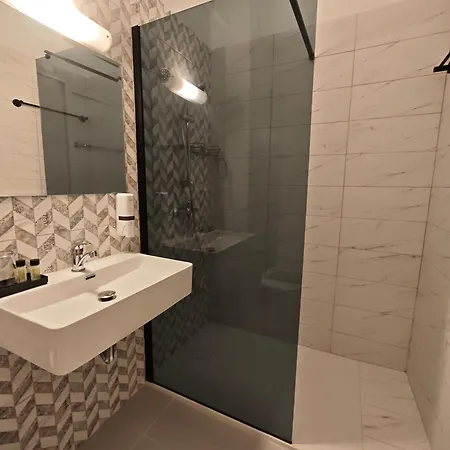 Hotel Tina 2*