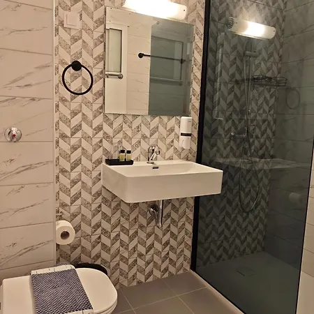 Tina Hotel 2*